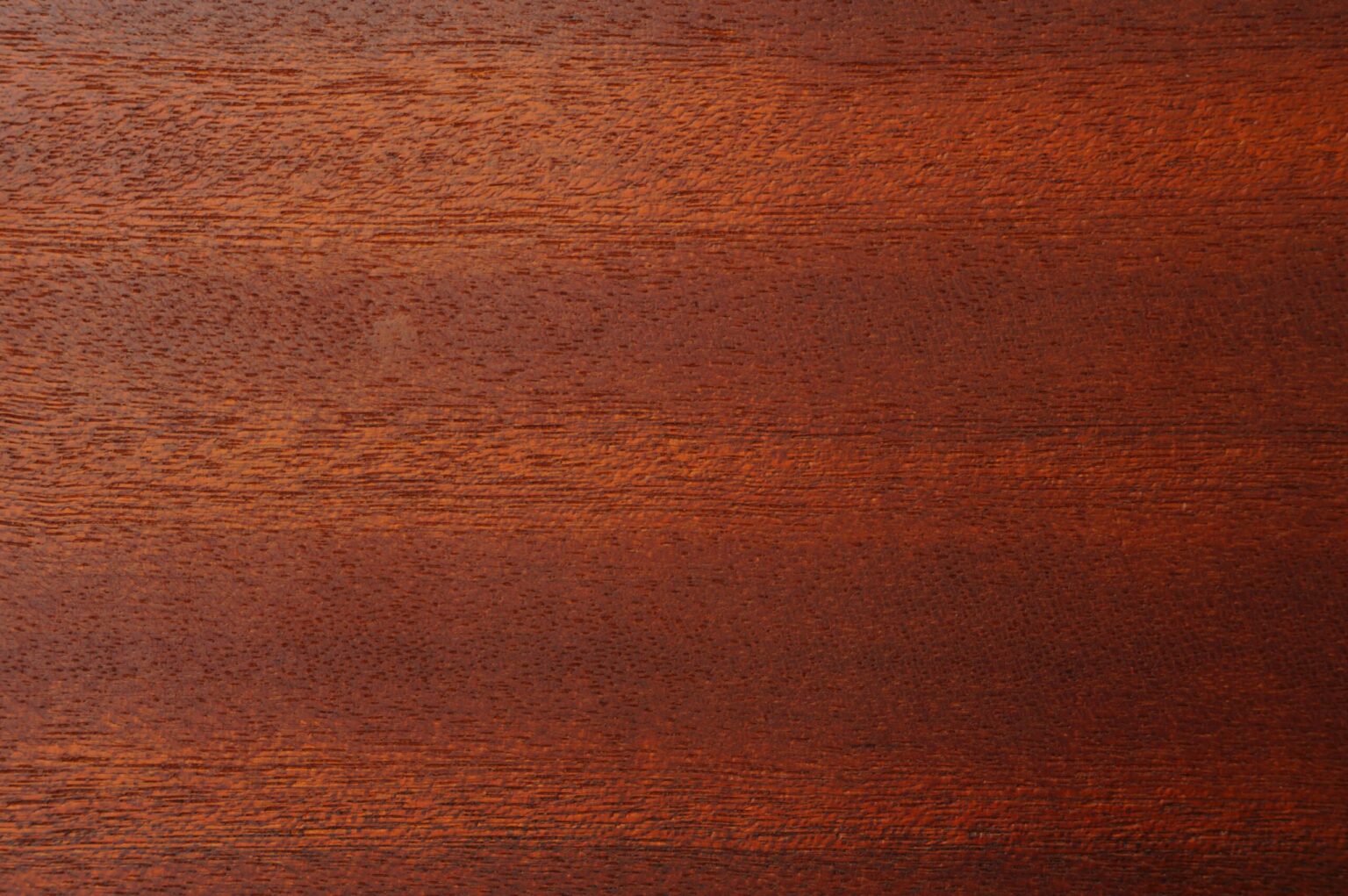 Mahogany – kolor mahoniowy w modzie, wnętrzach i stylizacji mahogany